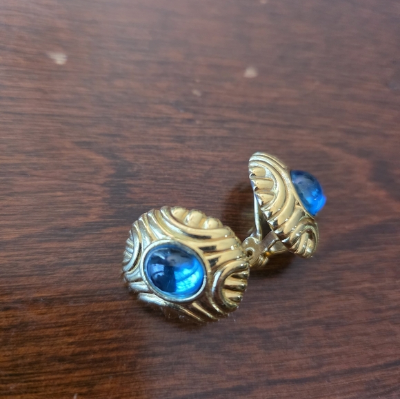 Monet Gold and Blue Necklace with Tribal Design - Picture 6 of 8